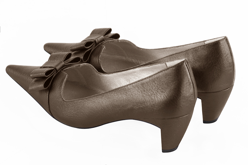 Bronze gold women's dress pumps, with a knot on the front. Pointed toe. Medium comma heels. Rear view - Florence KOOIJMAN